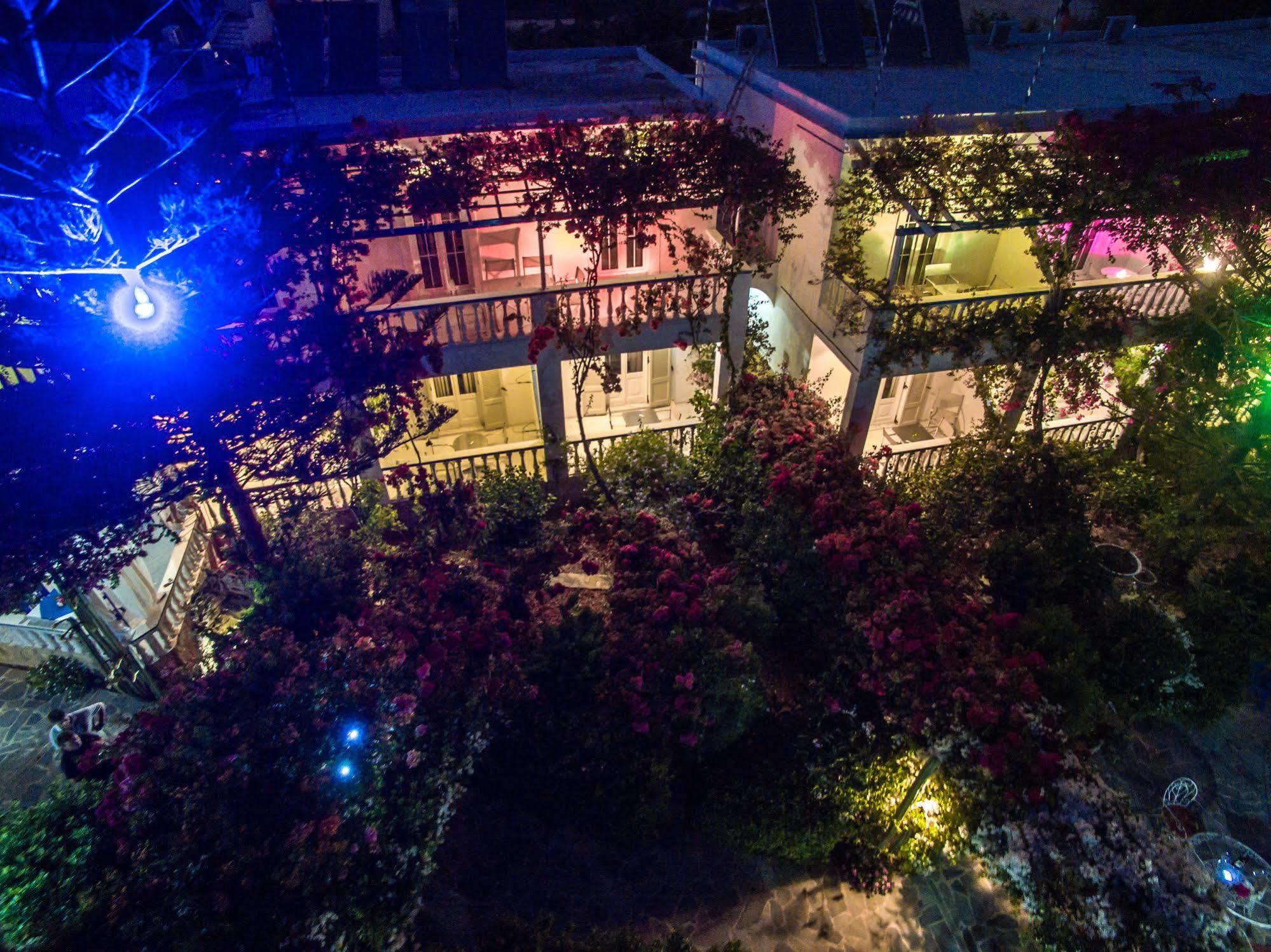 Angelika Aparthotel Alinda  Buitenkant foto